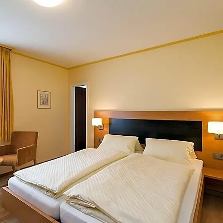 Hirschen Otel