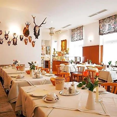 Hirschen Otel 3*