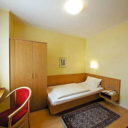 Hirschen 3*