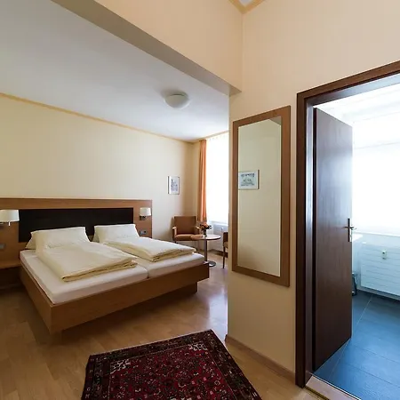 Hirschen Otel