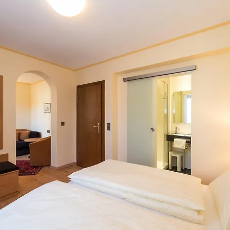 Hirschen Hotel 3*